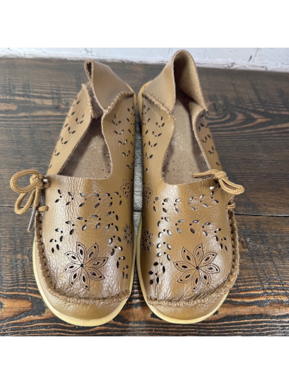 Brown Leather Slip-On Moccasin Shoes with Floral Cutout Design Size 38